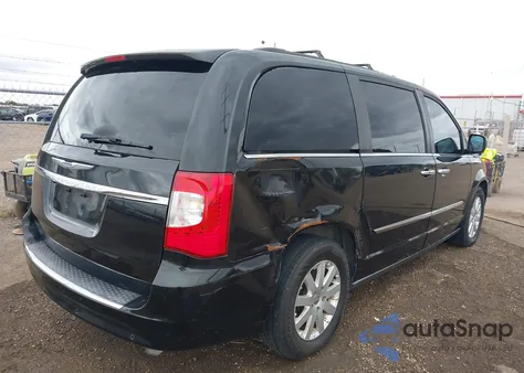 2015 Chrysler Town & Country Touring z USA, uszkodzony, nr VIN 2C4RC1BG5FR609839